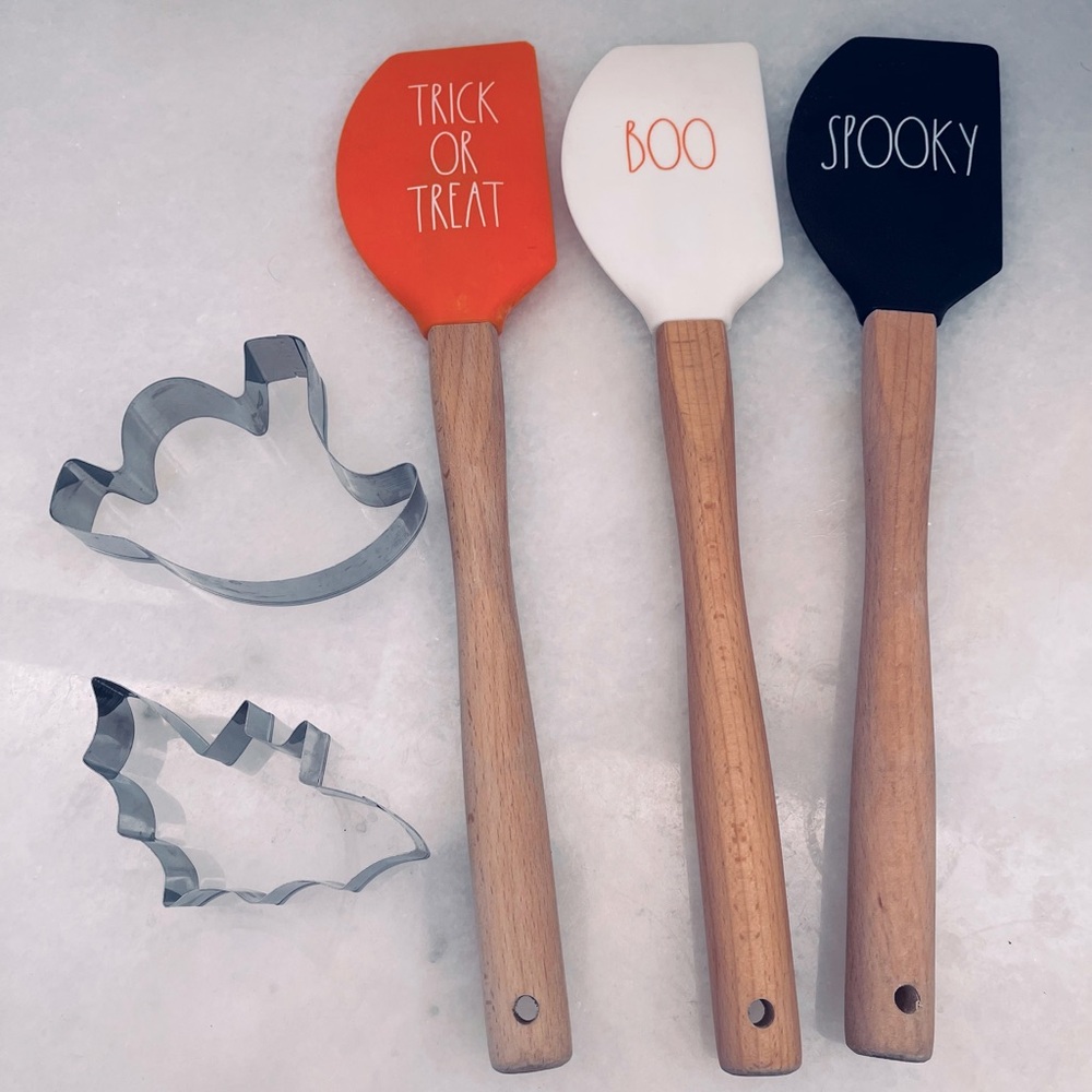 Rae Dunn Halloween Themed Spatula Set with Cookie Cutters